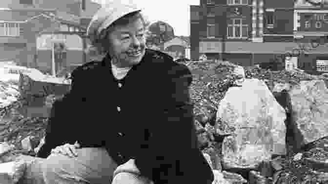 Joan Littlewood, A Pioneering Force In Routledge Performance Practitioners, Was Known For Her Innovative And Experimental Theatre Productions. Joan Littlewood (Routledge Performance Practitioners)