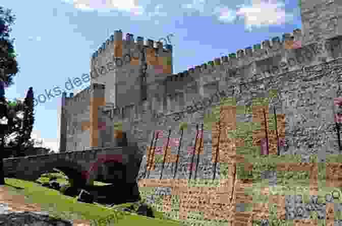 Lisbon's Iconic São Jorge Castle Insight Guides Pocket Lisbon (Travel Guide EBook)